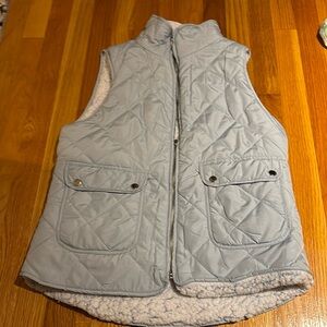 Comfy and cozy zip up puffer vest